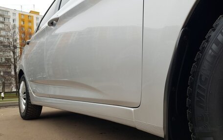 Hyundai Solaris II рестайлинг, 2010 год, 700 000 рублей, 19 фотография