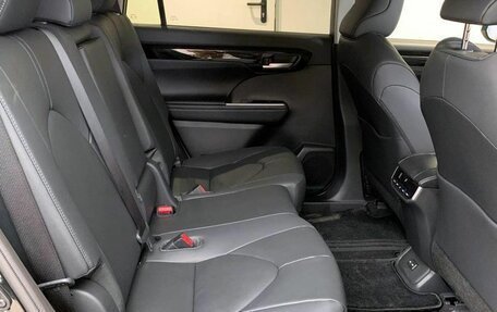 Toyota Highlander, 2024 год, 6 750 000 рублей, 21 фотография