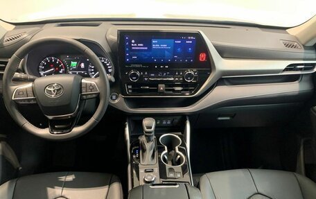 Toyota Highlander, 2024 год, 6 750 000 рублей, 13 фотография