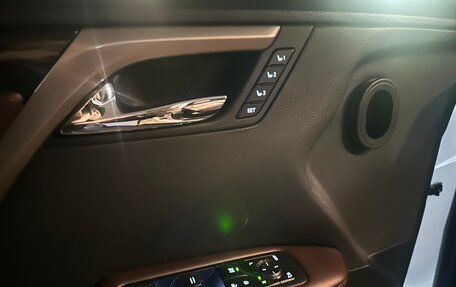 Lexus RX IV рестайлинг, 2019 год, 5 000 000 рублей, 6 фотография