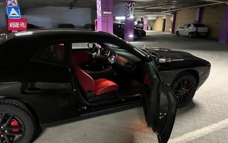 Dodge Challenger III рестайлинг 2, 2019 год, 4 500 000 рублей, 3 фотография