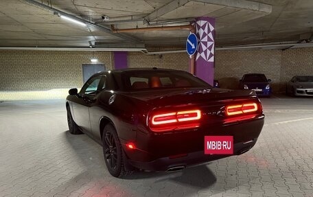 Dodge Challenger III рестайлинг 2, 2019 год, 4 500 000 рублей, 8 фотография