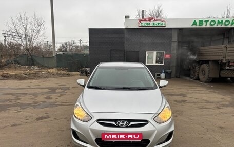 Hyundai Solaris II рестайлинг, 2012 год, 720 000 рублей, 2 фотография