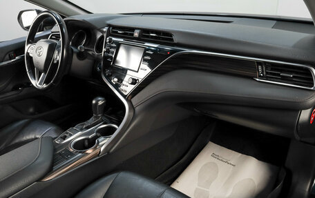 Toyota Camry, 2018 год, 2 819 000 рублей, 10 фотография
