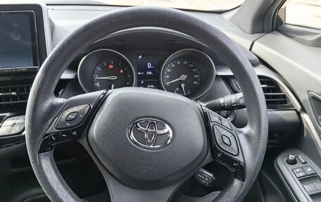 Toyota C-HR I рестайлинг, 2020 год, 2 600 000 рублей, 9 фотография