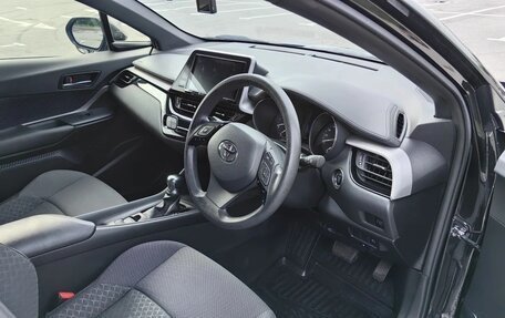 Toyota C-HR I рестайлинг, 2020 год, 2 600 000 рублей, 8 фотография