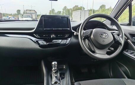 Toyota C-HR I рестайлинг, 2020 год, 2 600 000 рублей, 10 фотография