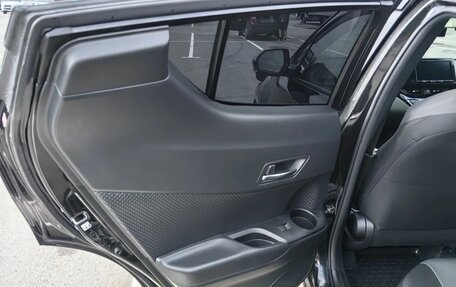 Toyota C-HR I рестайлинг, 2020 год, 2 600 000 рублей, 11 фотография