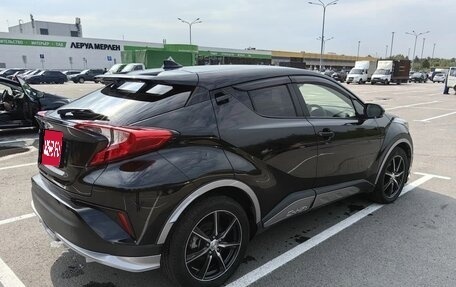 Toyota C-HR I рестайлинг, 2020 год, 2 600 000 рублей, 5 фотография