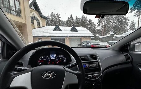 Hyundai Solaris II рестайлинг, 2012 год, 900 000 рублей, 4 фотография