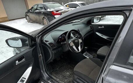 Hyundai Solaris II рестайлинг, 2012 год, 900 000 рублей, 5 фотография