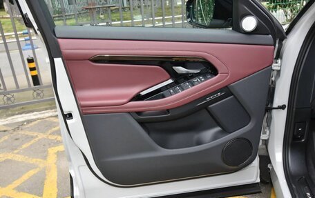 Land Rover Range Rover Evoque II, 2025 год, 6 190 000 рублей, 10 фотография