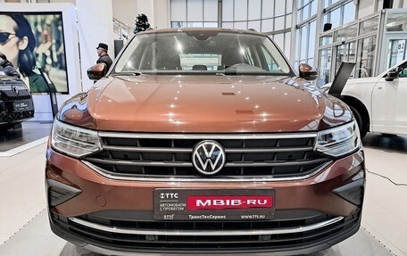 Volkswagen Tiguan II, 2021 год, 2 708 000 рублей, 2 фотография