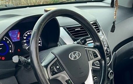 Hyundai Solaris II рестайлинг, 2015 год, 900 000 рублей, 2 фотография