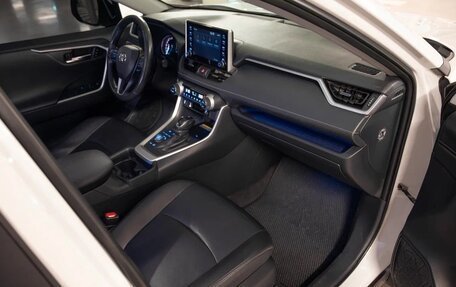 Toyota RAV4, 2021 год, 3 490 000 рублей, 7 фотография