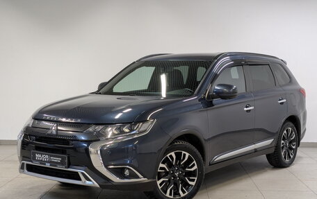 Mitsubishi Outlander III рестайлинг 3, 2021 год, 2 680 000 рублей, 1 фотография