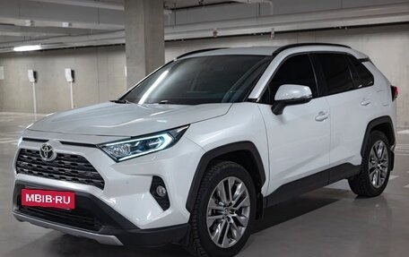 Toyota RAV4, 2021 год, 3 490 000 рублей, 16 фотография