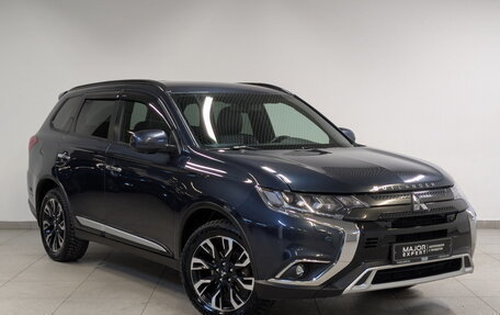 Mitsubishi Outlander III рестайлинг 3, 2021 год, 2 680 000 рублей, 3 фотография