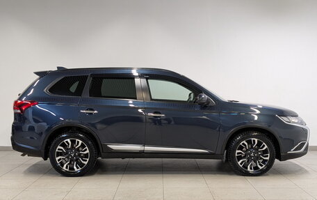 Mitsubishi Outlander III рестайлинг 3, 2021 год, 2 680 000 рублей, 4 фотография