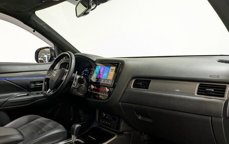 Mitsubishi Outlander III рестайлинг 3, 2021 год, 2 680 000 рублей, 11 фотография