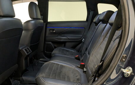 Mitsubishi Outlander III рестайлинг 3, 2021 год, 2 680 000 рублей, 12 фотография