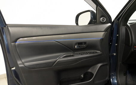 Mitsubishi Outlander III рестайлинг 3, 2021 год, 2 680 000 рублей, 19 фотография