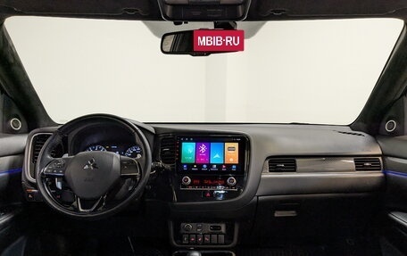 Mitsubishi Outlander III рестайлинг 3, 2021 год, 2 680 000 рублей, 14 фотография