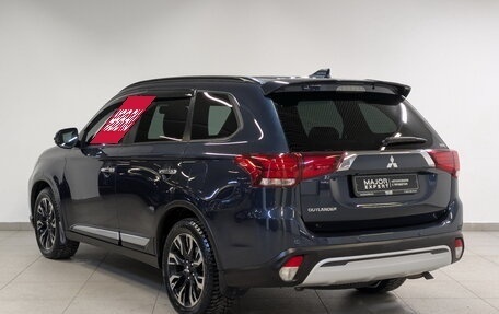 Mitsubishi Outlander III рестайлинг 3, 2021 год, 2 680 000 рублей, 7 фотография