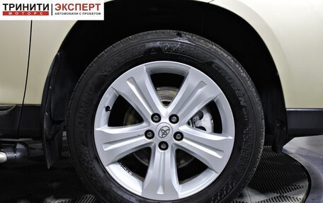 Toyota Highlander III, 2011 год, 1 957 000 рублей, 10 фотография