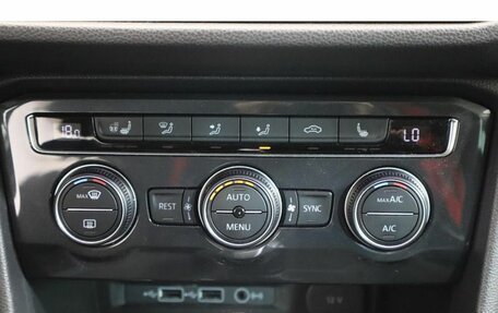 Volkswagen Tiguan II, 2020 год, 2 006 000 рублей, 13 фотография