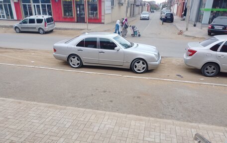 Mercedes-Benz E-Класс, 1996 год, 750 000 рублей, 5 фотография