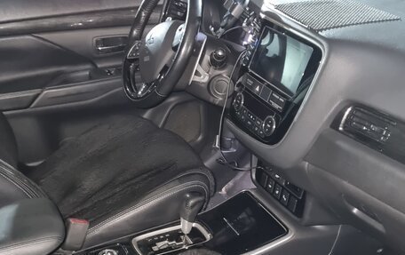 Mitsubishi Outlander III рестайлинг 3, 2018 год, 2 350 000 рублей, 2 фотография