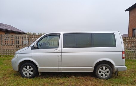 Volkswagen Caravelle T5, 2007 год, 1 600 000 рублей, 2 фотография