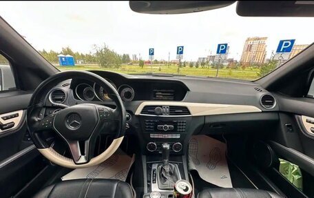 Mercedes-Benz C-Класс, 2011 год, 2 100 000 рублей, 3 фотография