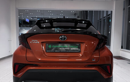 Toyota C-HR I рестайлинг, 2021 год, 2 688 000 рублей, 7 фотография