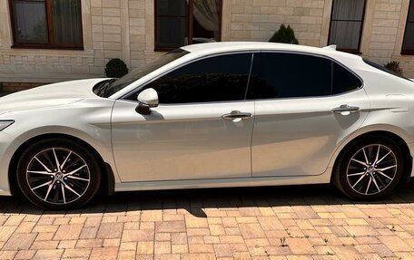 Toyota Camry, 2021 год, 4 300 000 рублей, 2 фотография