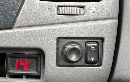 Nissan Wingroad III, 2003 год, 330 000 рублей, 11 фотография