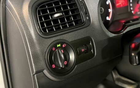 Volkswagen Polo VI (EU Market), 2013 год, 900 000 рублей, 13 фотография