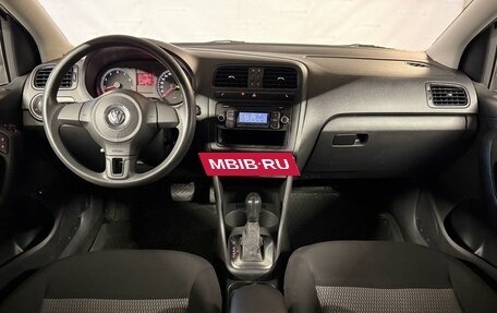 Volkswagen Polo VI (EU Market), 2013 год, 900 000 рублей, 17 фотография