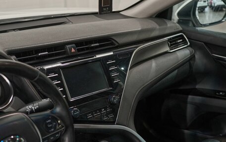 Toyota Camry, 2019 год, 2 200 000 рублей, 18 фотография