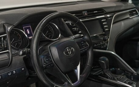 Toyota Camry, 2019 год, 2 200 000 рублей, 15 фотография