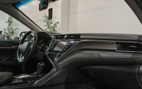 Toyota Camry, 2019 год, 2 200 000 рублей, 22 фотография