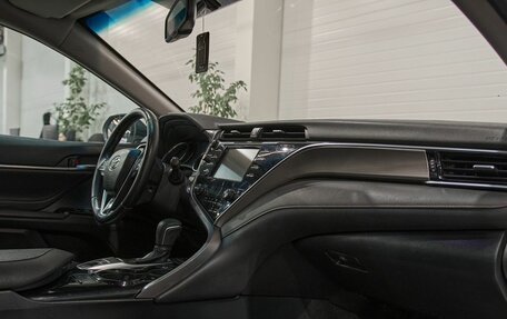 Toyota Camry, 2019 год, 2 200 000 рублей, 21 фотография