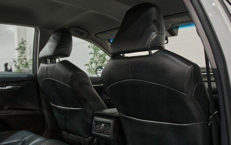 Toyota Camry, 2019 год, 2 200 000 рублей, 28 фотография