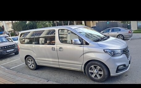 Hyundai Grand Starex Grand Starex I рестайлинг 2, 2008 год, 1 350 000 рублей, 2 фотография