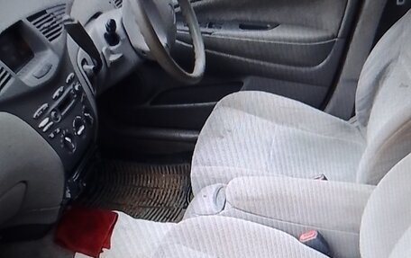 Toyota Prius IV XW50, 1999 год, 160 000 рублей, 2 фотография