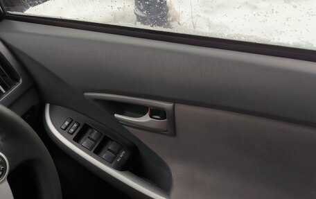 Toyota Prius, 2010 год, 890 000 рублей, 13 фотография