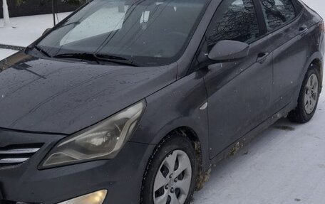 Hyundai Solaris II рестайлинг, 2015 год, 670 000 рублей, 2 фотография