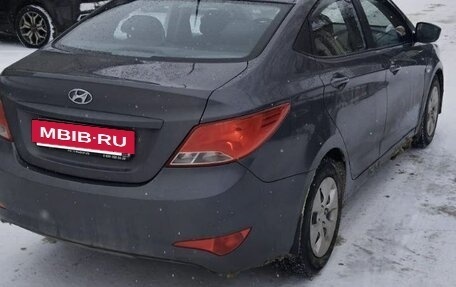 Hyundai Solaris II рестайлинг, 2015 год, 670 000 рублей, 3 фотография