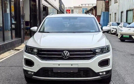 Volkswagen T-Roc I, 2022 год, 1 400 000 рублей, 2 фотография